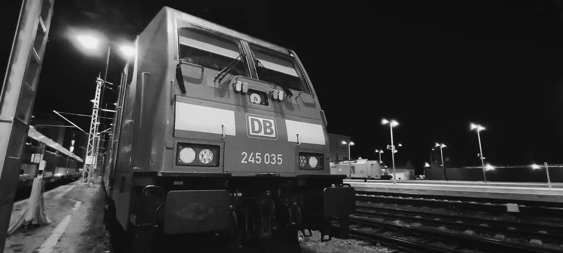 Lokomotive 245 035 bei Nacht